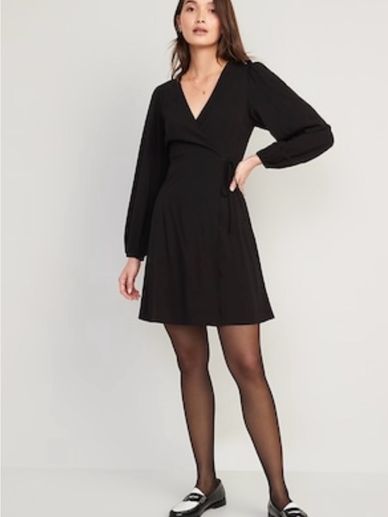 Old Navy Dresses & Skirts - Old Navy Black V-Neck Wrap Midi Dress